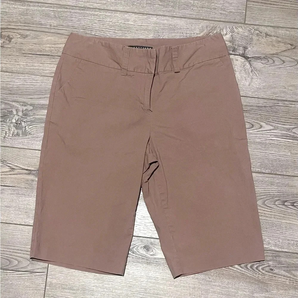 Apostrophe size 6 brown bermudas